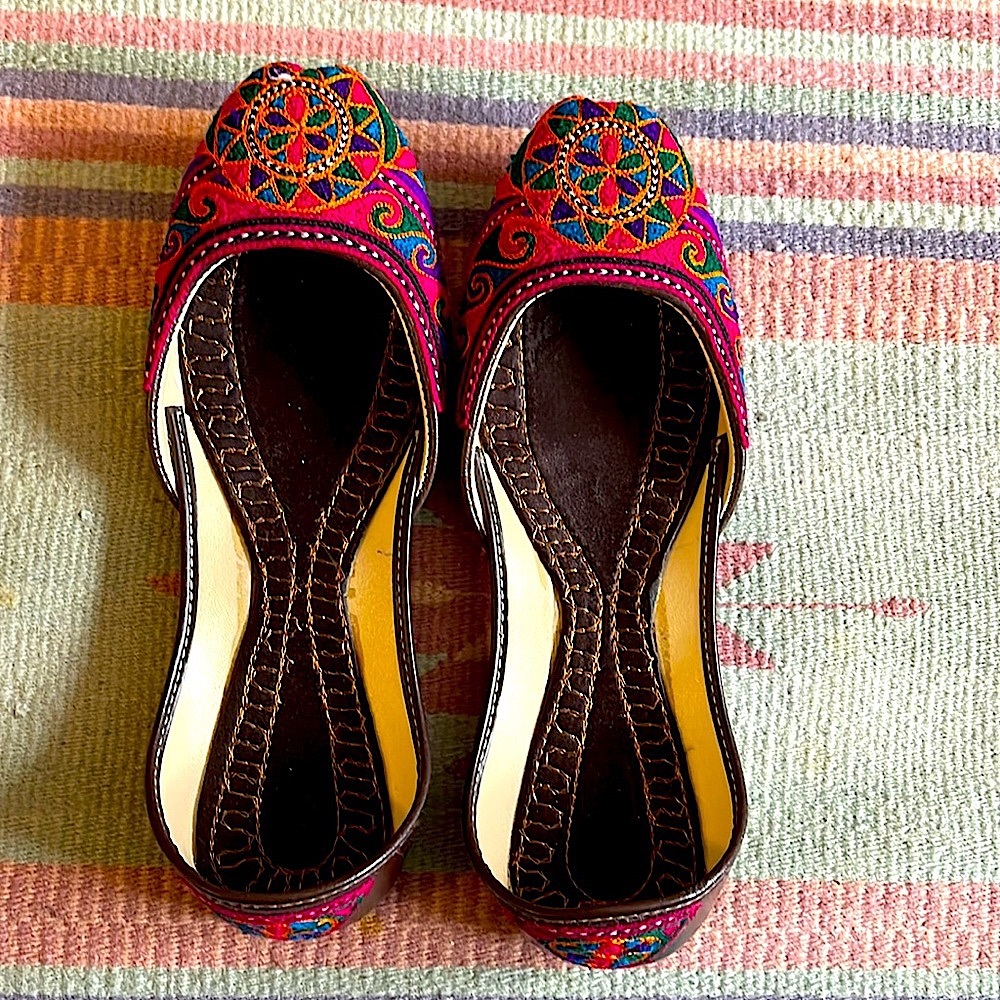 Leather embroidered Khussa
